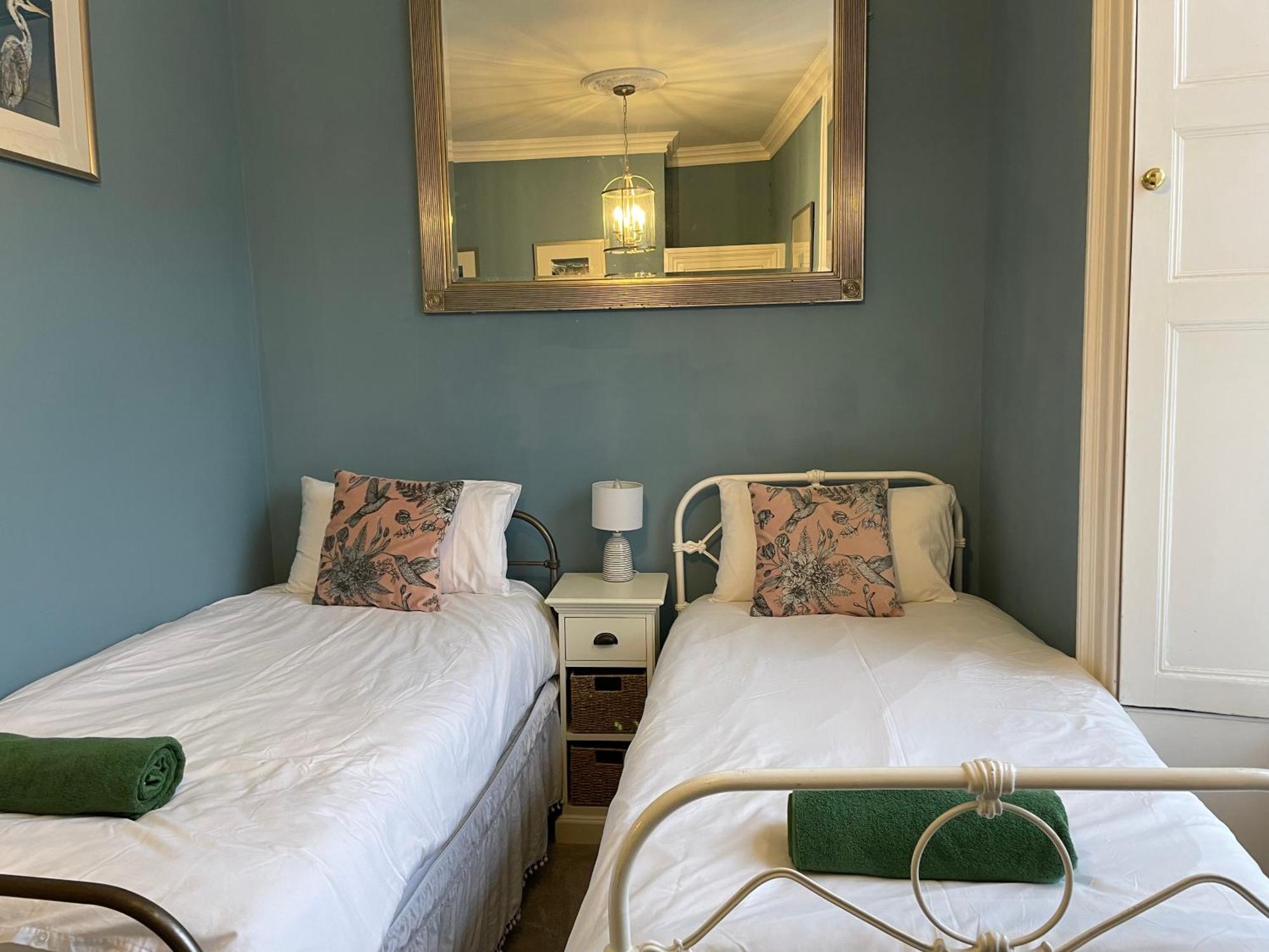 The Pickwick House 2 Bedroom Free Parking Bath Exterior photo