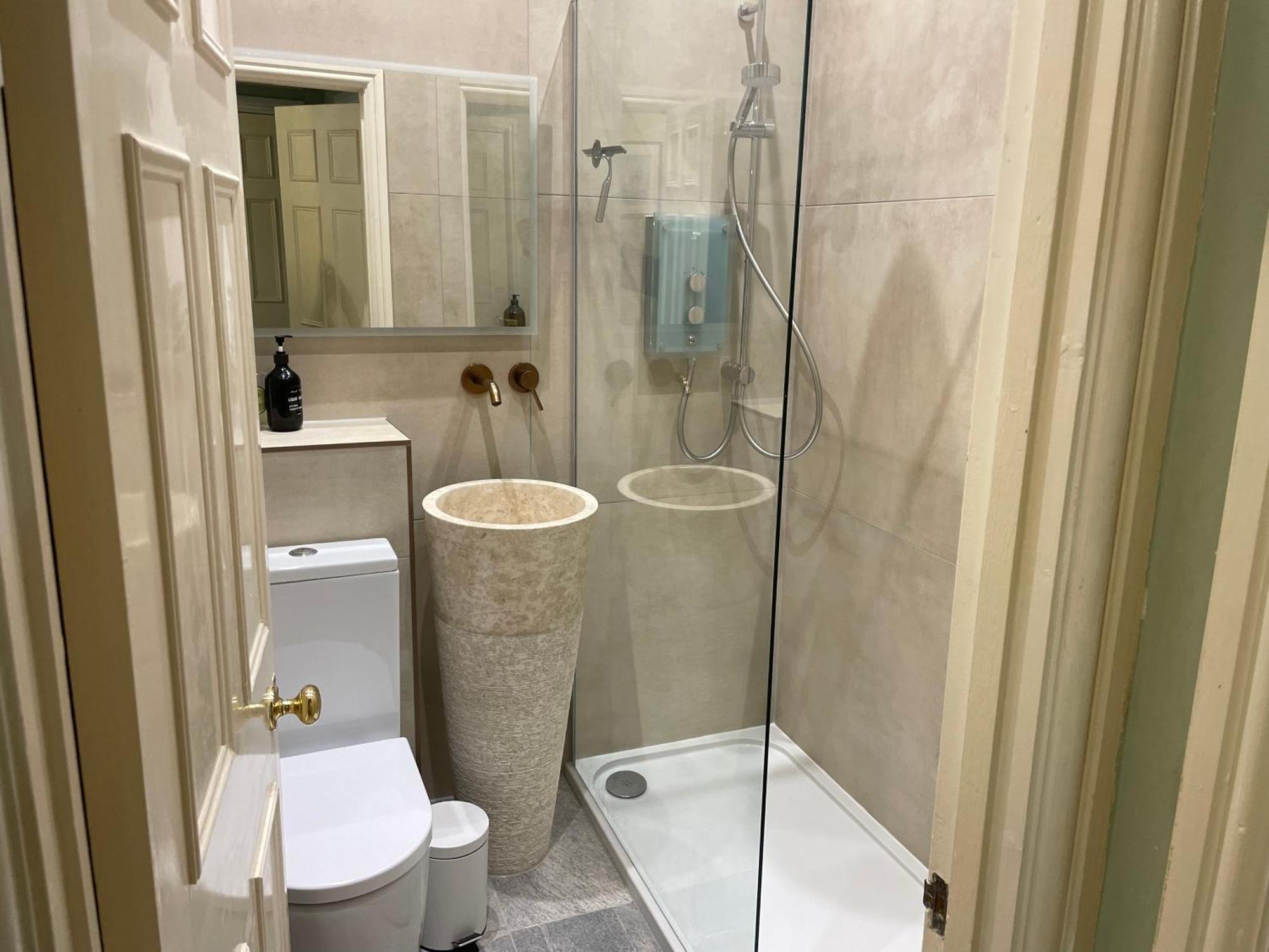 The Pickwick House 2 Bedroom Free Parking Bath Exterior photo